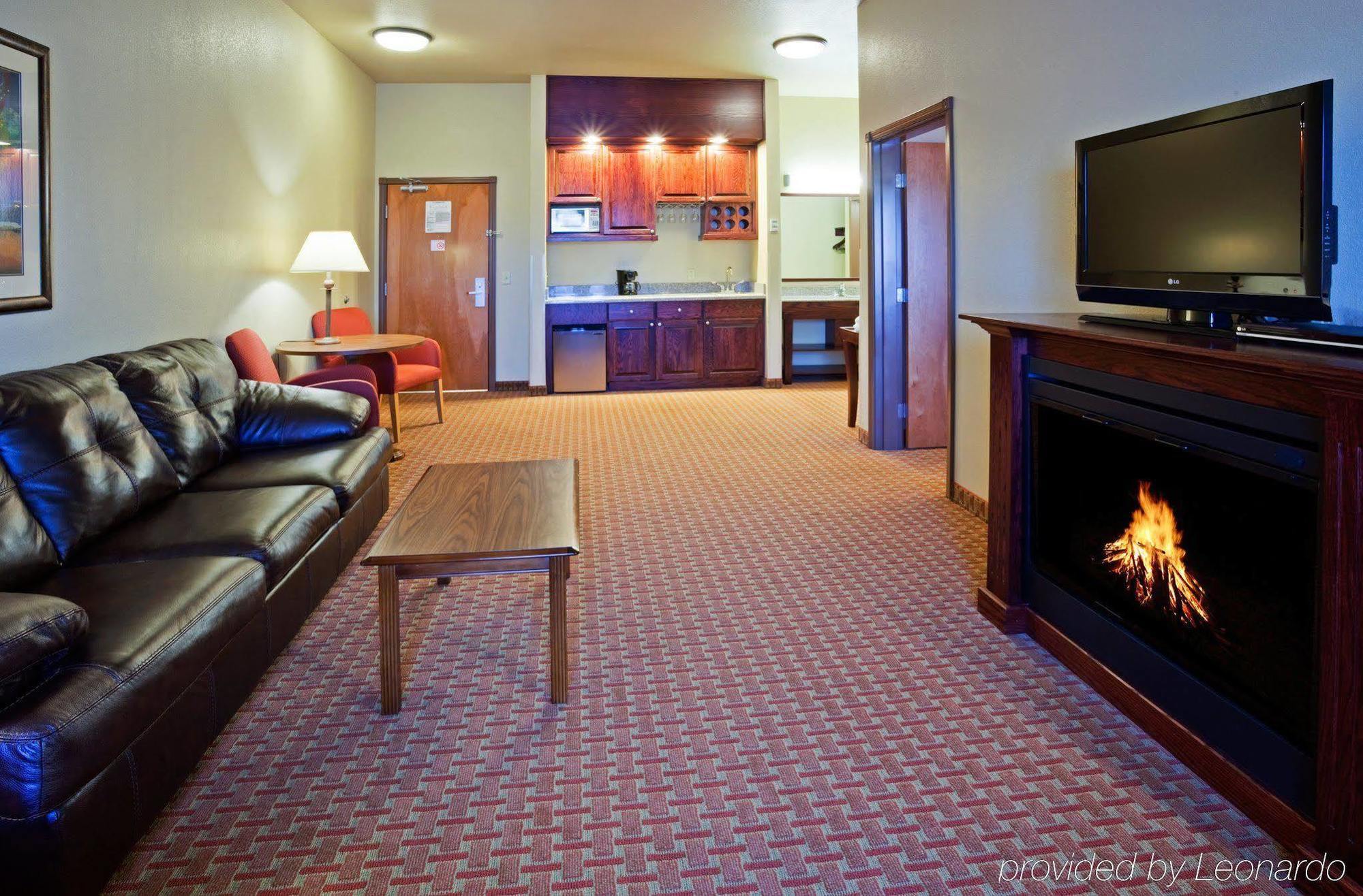 Baymont Inn & Suites By Wyndham Sturgis Room photo